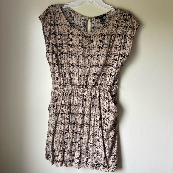 Dresses & Skirts - Forever 21 Dress
